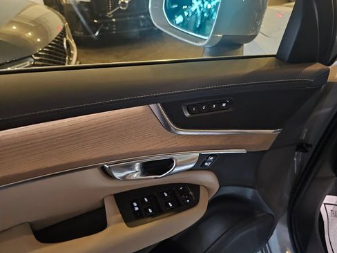 Certified 2025 Volvo XC90 B5 Core AWD/4WD image 18