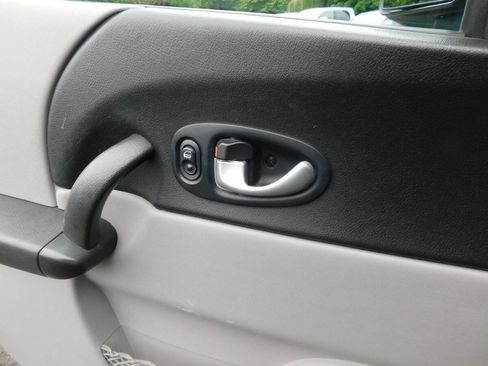 Used 2005 Saturn Vue AWD V6 w/ Comfort Pkg image 16