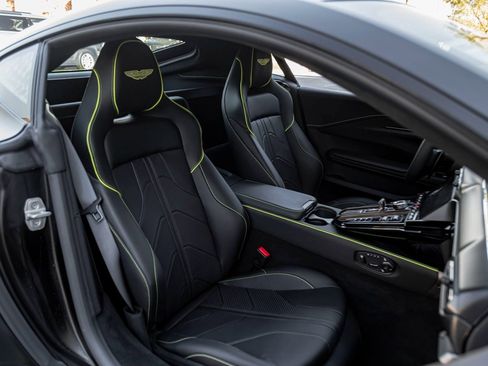 Used 2025 Aston Martin V8 Vantage Coupe image 19