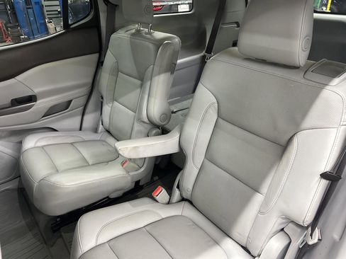 Used 2018 GMC Acadia SLT image 10