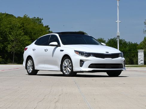 Used 2018 Kia Optima EX w/ Technology Package FWD image 2