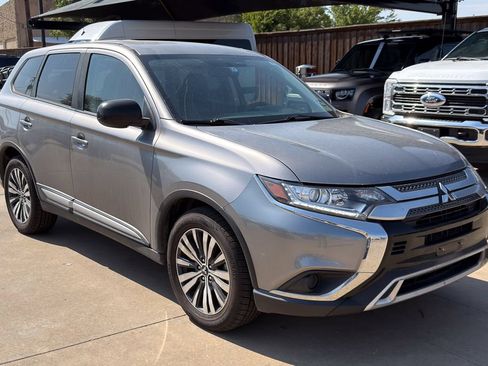 Used 2020 Mitsubishi Outlander ES FWD image 3