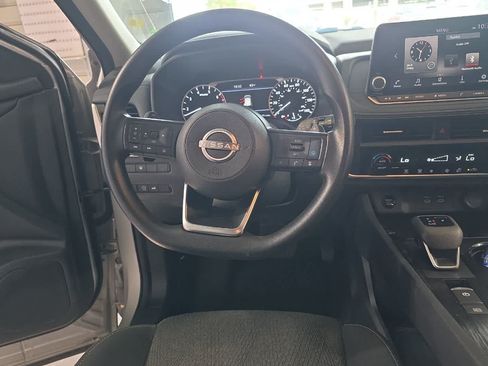 Used 2024 Nissan Rogue SV AWD/4WD image 16