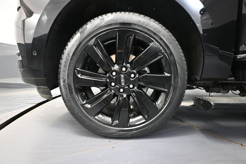 Used 2022 Lincoln Navigator Reserve w/ Equipment Group 201A AWD/4WD image 13