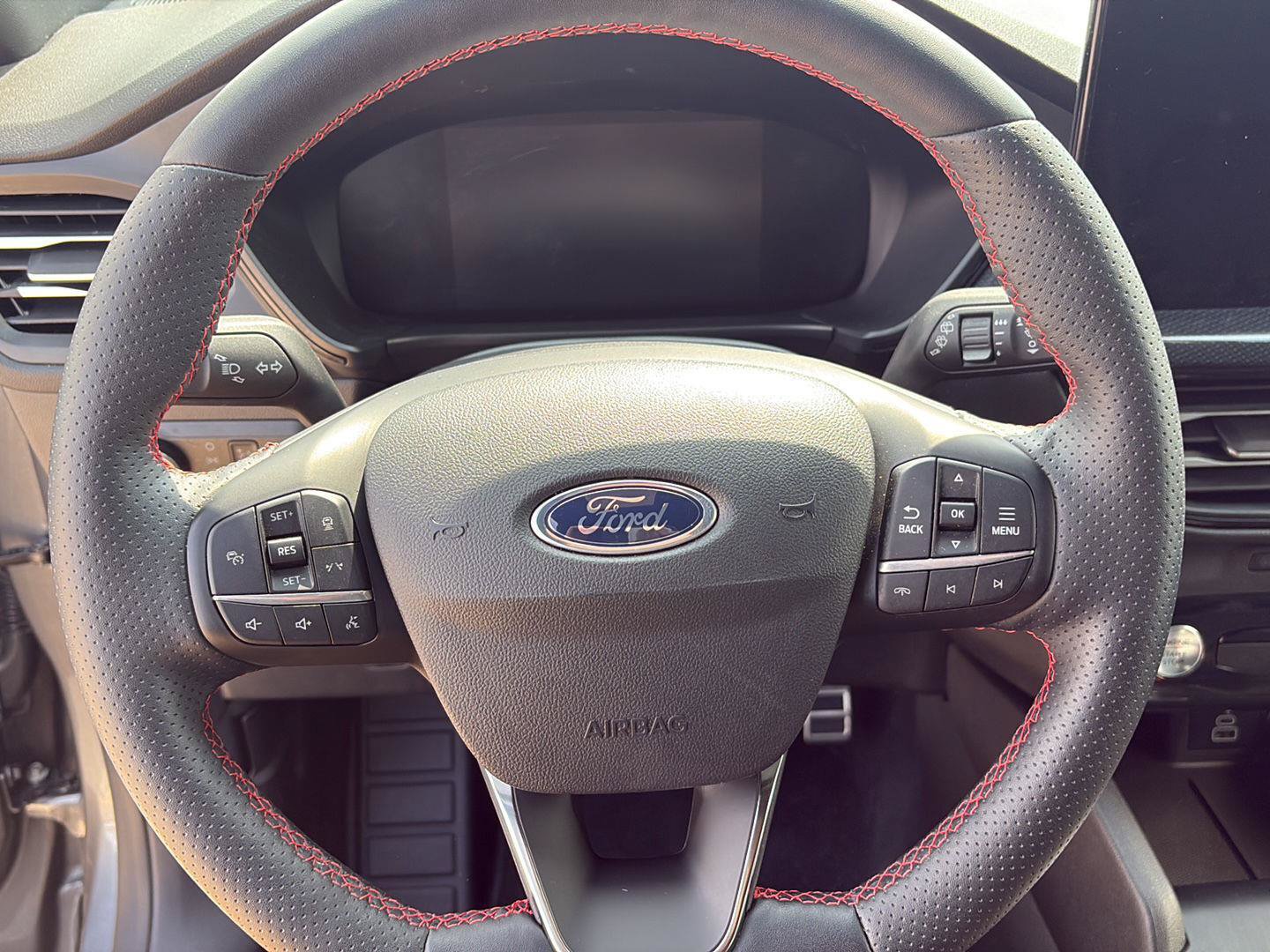 Used 2024 Ford Escape ST-Line w/ Tech Pack #1 AWD/4WD image 9