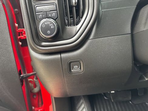 Used 2020 Chevrolet Silverado 1500 Custom w/ Custom Value Package image 31