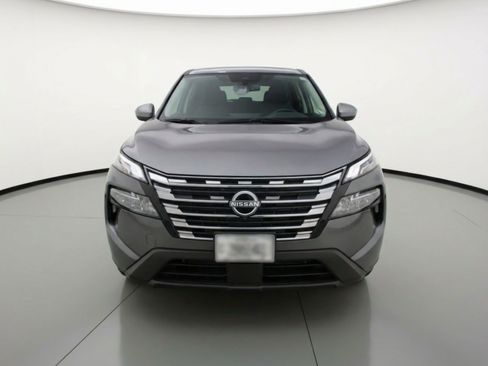 Used 2025 Nissan Rogue SV image 2