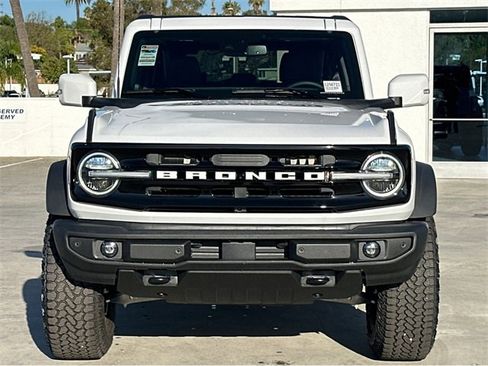New 2025 Ford Bronco Outer Banks w/ Sasquatch Package image 2
