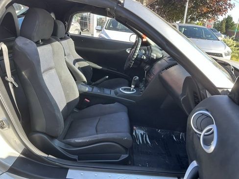 Used 2004 Nissan 350Z Enthusiast image 16