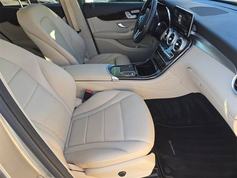 Used 2021 Mercedes-Benz GLC 300 GLC 300 image 16