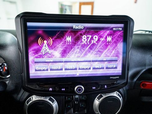 Used 2018 Jeep Wrangler Unlimited Sahara image 43