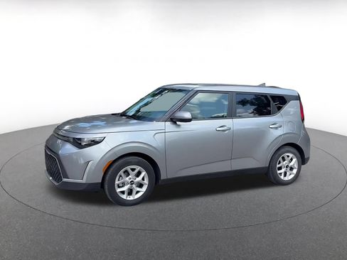 Used 2025 Kia Soul LX w/ LX Technology Package FWD image 7