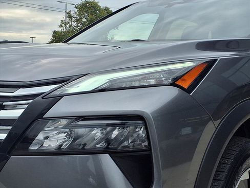 Used 2024 Nissan Rogue SV image 20