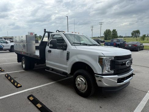 Used 2018 Ford F350 XL w/ Power Equipment Group image 4