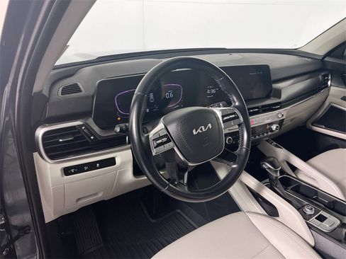 Certified 2024 Kia Telluride S image 10