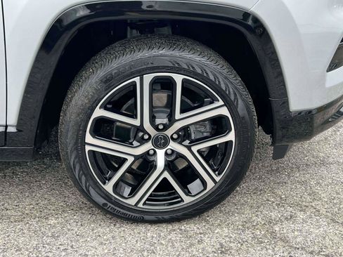 Used 2025 Jeep Compass Limited w/ Elite Group AWD/4WD image 10