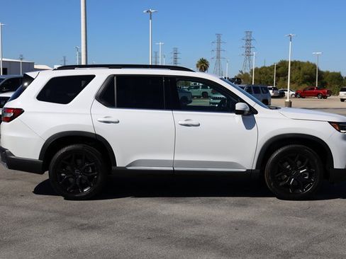 New 2025 Honda Pilot Touring image 4