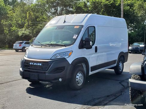 Used 2023 RAM ProMaster 2500 w/ Convenience Group FWD image 4