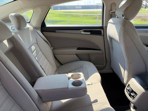 Used 2020 Ford Fusion SE FWD image 32