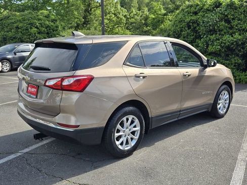 Used 2018 Chevrolet Equinox LS image 5