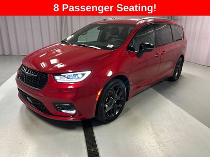 New 2026 Chrysler Pacifica Select w/ S Appearance Package