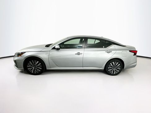 Used 2023 Nissan Altima 2.5 SV FWD image 4