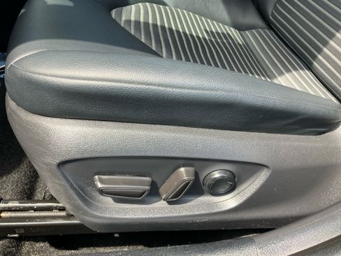 Used 2020 Toyota Camry SE w/ Carpet Mat Package FWD image 10