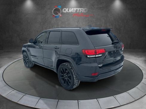 Used 2017 Jeep Grand Cherokee Altitude image 3
