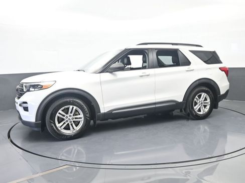 Used 2021 Ford Explorer XLT w/ Equipment Group 202A RWD image 2