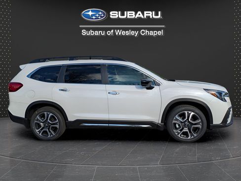 Used 2025 Subaru Ascent Limited AWD/4WD image 3