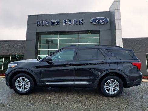 Certified 2023 Ford Explorer XLT w/ Equipment Group 202A image 4