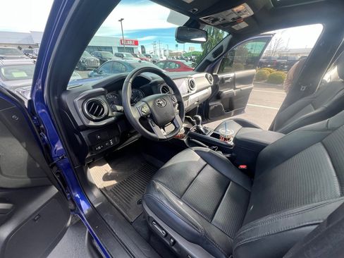 Used 2023 Toyota Tacoma TRD Off-Road image 10