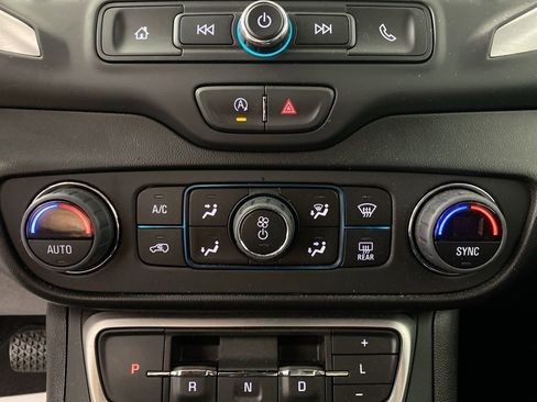 Used 2024 GMC Terrain SLE w/ Driver Convenience Package FWD image 18