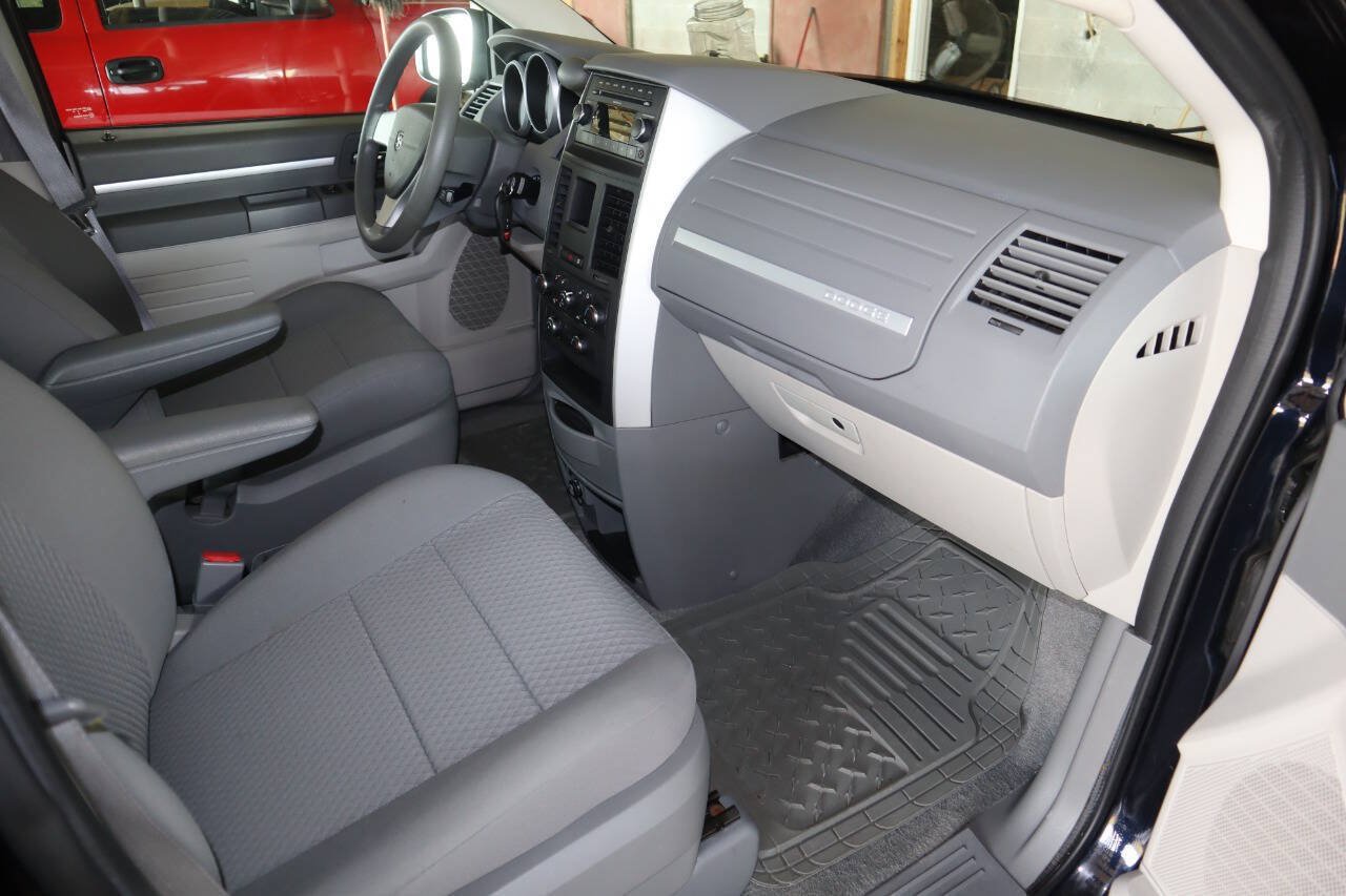 Used 2010 Dodge Grand Caravan SE FWD image 32