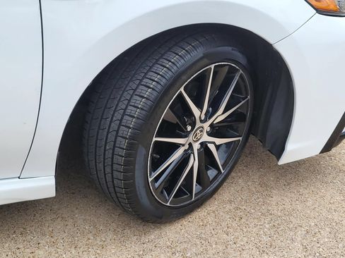 Used 2024 Toyota Camry SE FWD image 7