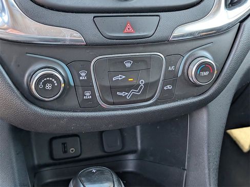 Used 2018 Chevrolet Equinox LT image 27