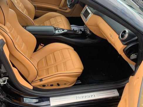 Used 2014 Ferrari California image 12