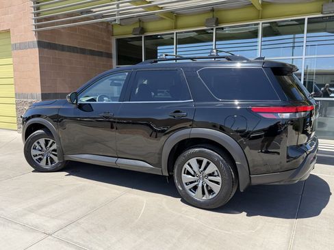 Used 2025 Nissan Pathfinder SV w/ SV Premium Package FWD image 5