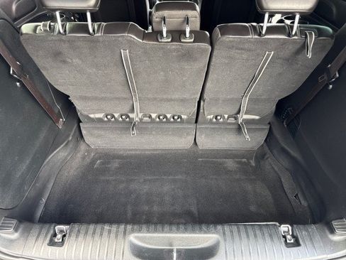Used 2025 Chrysler Pacifica Select FWD image 30