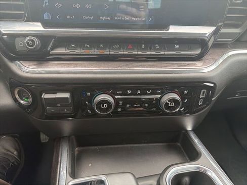 Used 2023 Chevrolet Silverado 1500 LTZ AWD/4WD image 18