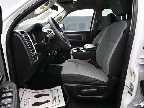 Used 2024 RAM 1500 Classic SLT AWD/4WD image 9