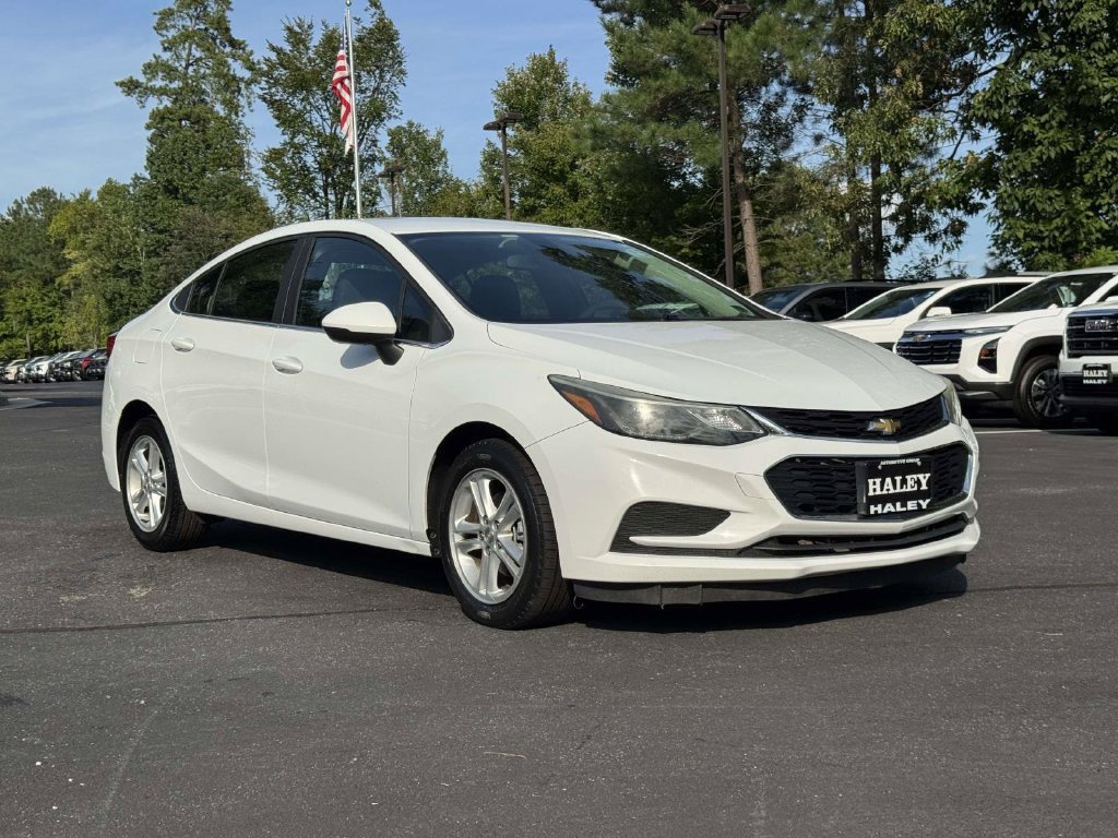 Used 2017 Chevrolet Cruze LT FWD image 2