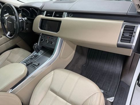 Used 2016 Land Rover Range Rover Sport SE image 10