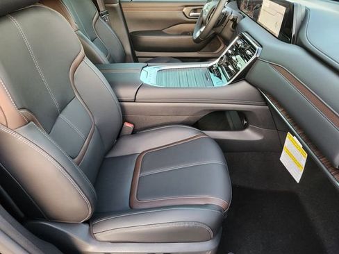 New 2026 Nissan Armada SL w/ Captain's Chari Seat Package image 10