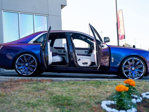 Used 2022 Rolls-Royce Ghost w/ Ghost Package AWD/4WD image 9