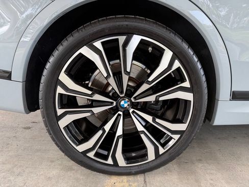 Used 2023 BMW X7 xDrive40i w/ M Sport Package AWD/4WD image 21