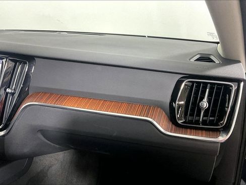 Used 2025 Volvo V60 B5 Cross Country Plus AWD/4WD image 16