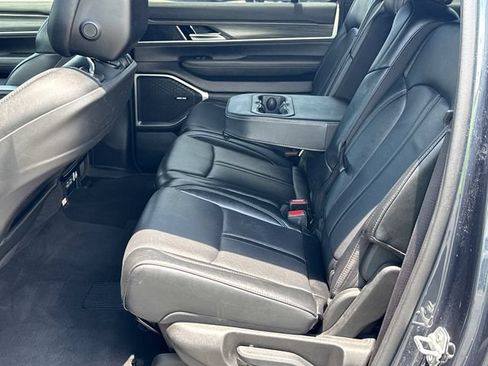 Used 2024 Jeep Wagoneer L Series II RWD image 22