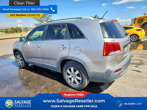 Used 2013 Kia Sorento LX w/ Convenience Pkg FWD image 3