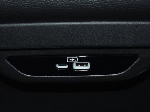 Used 2022 Chrysler Pacifica Touring-L image 32